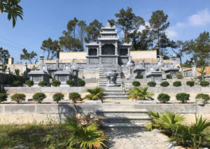 Khu lăng mộ đá xanh đen