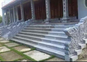 Bậc thềm tam cấp đá